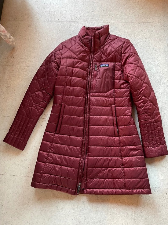 Patagonia Jackets & Blazers - Patagonia Women’s Burgundy Down Jacket